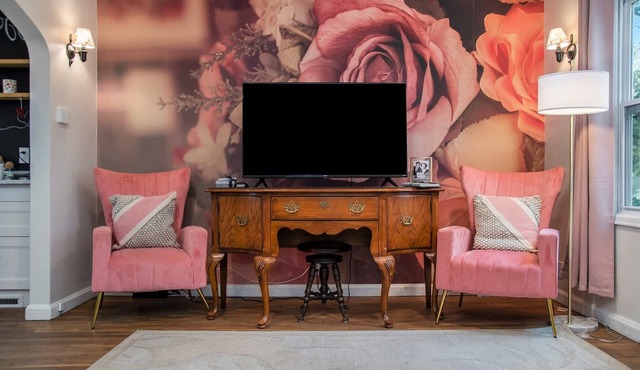 Sweet Rose Cottage - Romantic Getaway!