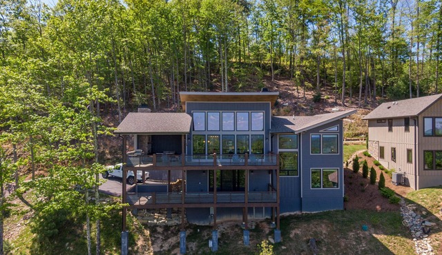 Sweet Sejour - Luxury home in BRMC with long views, hot tub, pool table