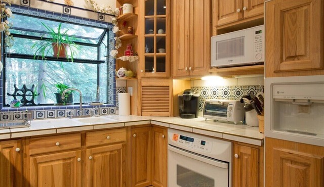 Sweet Sierra Mountain Cabin