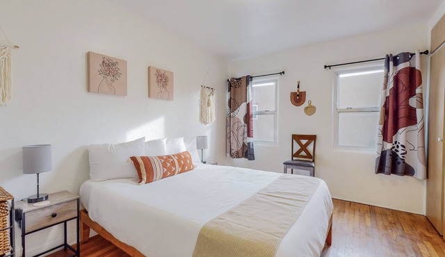 Sweet simple 2bd/1ba in Nob Hill