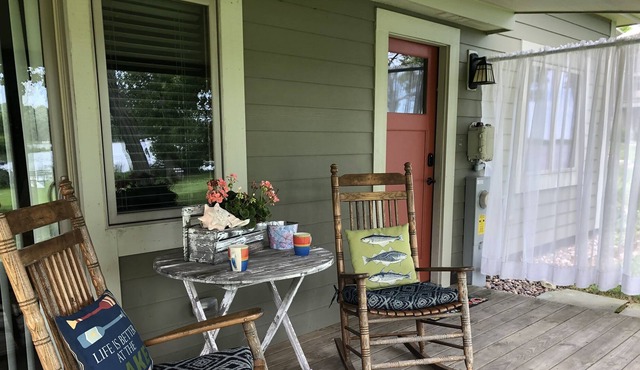 Sweet Sinissippi Butternut Bungalow a perfect getaway! On Lake Sinissippi!