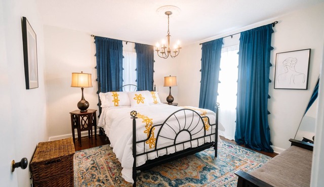 Sweet Southern Cottage~Walk to Charming Columbia