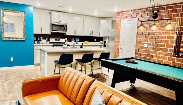 Sweet Spot - Pool table, blackout courtains