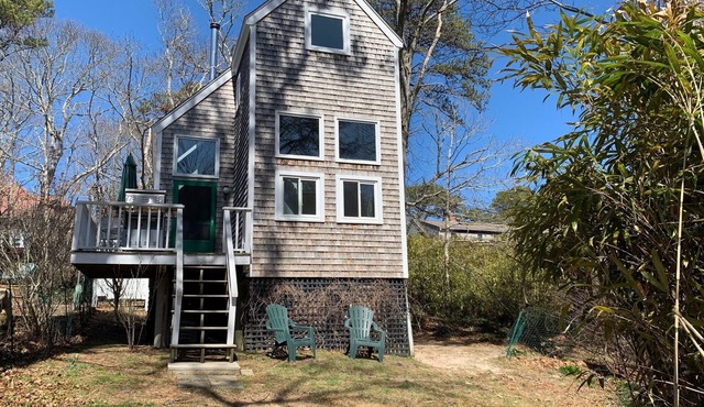 Sweet Studio Cottage in the Woods