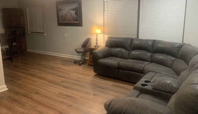 Sweet Summit house! Clean, cozy, quiet and close to everything! 20 min to U of A