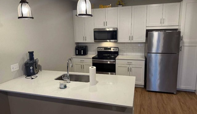 Sweet, Surbarban Stay; Peaceful, safe and furnished