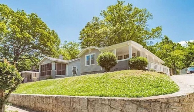 Sweet Sylvan Hills 3/2 - Ten Minutes to Airport