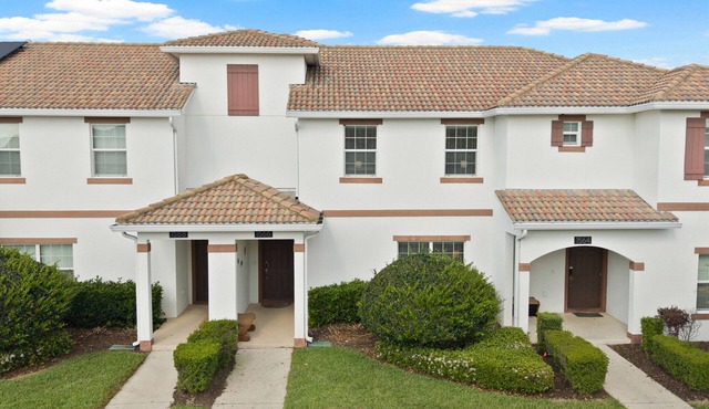 Sweet Townhouse 4Beds/3Bath/Pool/Jacuzzi/18Min From Disney