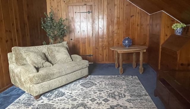 Sweet Upstairs’s apartment right next to Southern Virginia University.