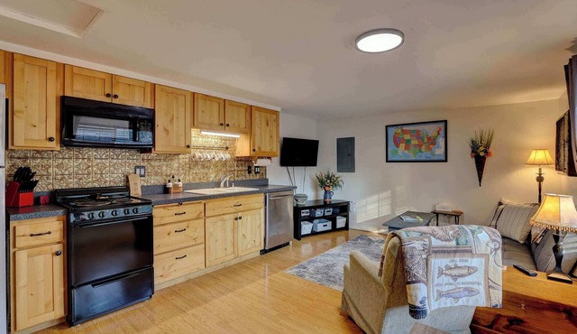 Sweet Wyoming Suite, Centrally located Stay + Wifi