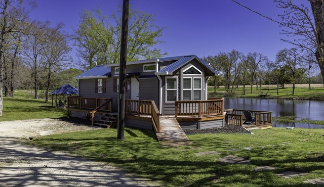 SweetDove Stays- Cottage; w/Stocked Lake, Secure Parking