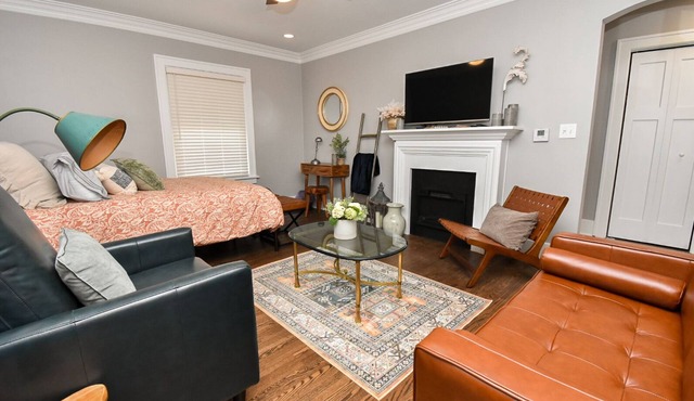 SweetiePie Studio in the Heights-Steps from Everything!