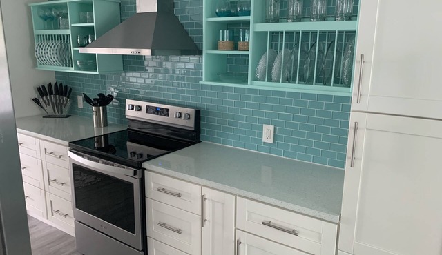 “SWEETPEA’S PARADISE”- 2 Bedroom, 2 Bath, Key West Style Cottage, Perfect Locale