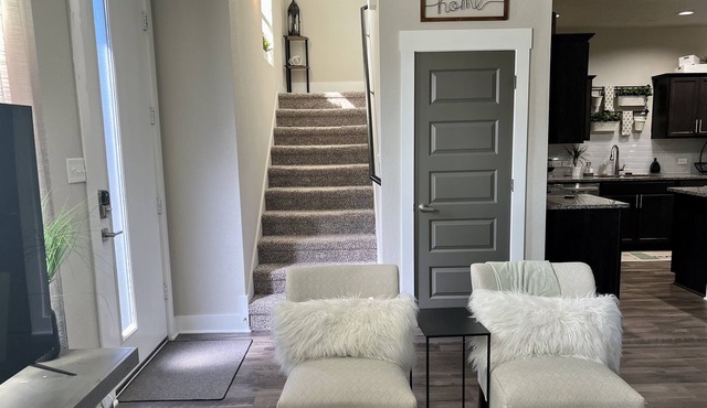 SweetStay TX | Free TESLA Charging | Pond views | Walking trails