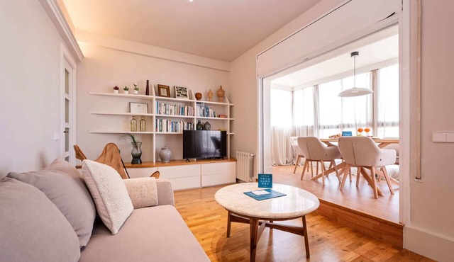 Sweett | Atic Eloi - Two Bedroom Apartment, Sleeps 5