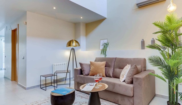 Sweett | Callao I - Three Bedroom Apartment, Sleeps 7