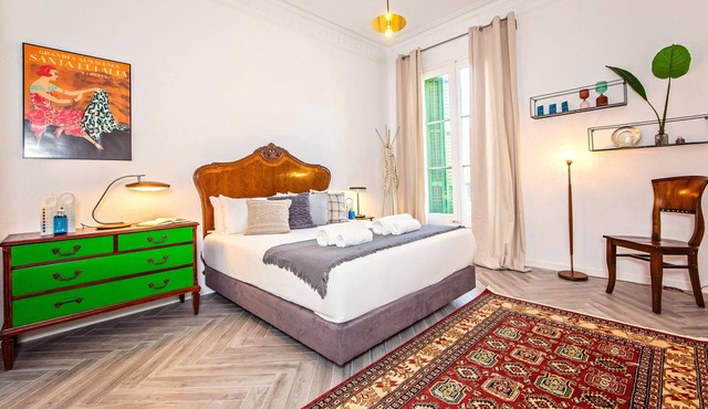 Sweett | Urgell - Three Bedroom Apartment, Sleeps 8