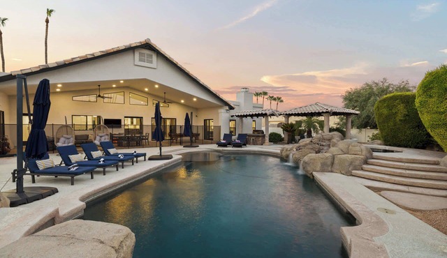 Sweetwater: 5 bedroom Lux, Pool,Spa, Volley/B-Ball