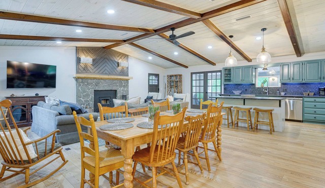 'Sweetwater Bluff' Home On The Hiawassee w/Views!