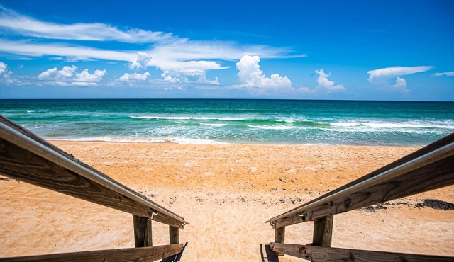 Sweetwater House 2bd/2bath - Walk to Beach!