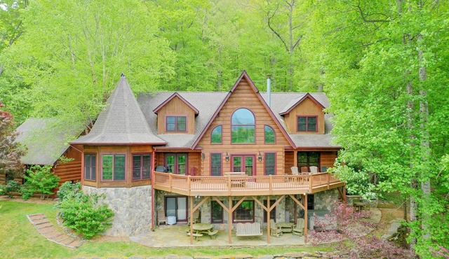 Sweetwater Lodge - Luxury Log Cabin Rental