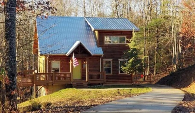 Sweetwater Lodge, Waiting for You! Motorcycle Friendly w/Poker Table in Gameroom