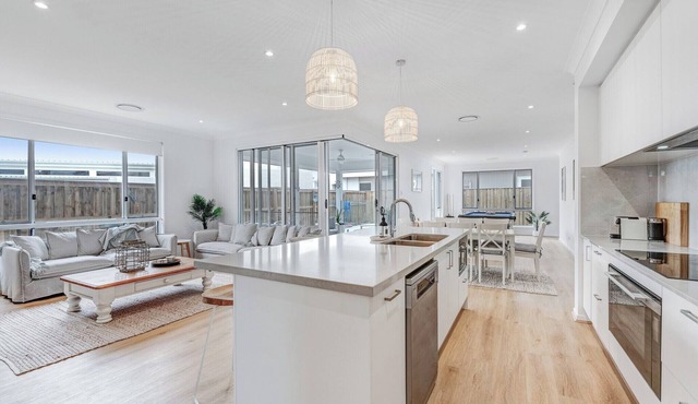 Swell - 5 Bedroom Home in Skennars Head