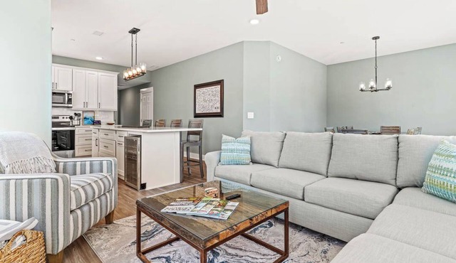 Swell | Walk to the Beach | Hot Tub, Dog Friendly, and Community Pool