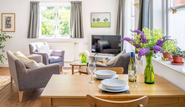 Swift Host | 1 bed House | Parking | Lots of space