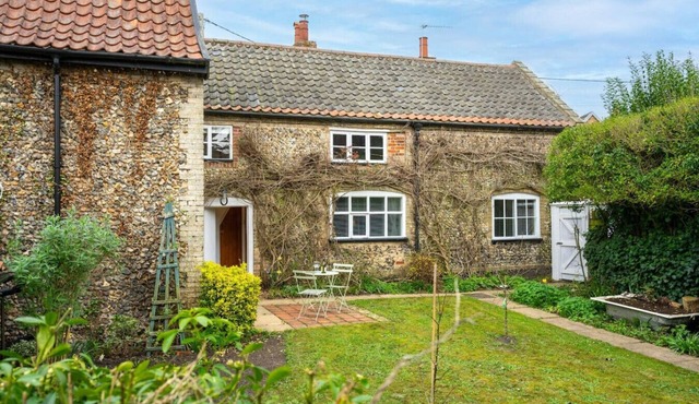 Swift Host | School Cottage | Dog Friendly