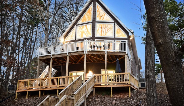 Swift Island Sunsets: Lakefront, Cozy, Sleeps 8