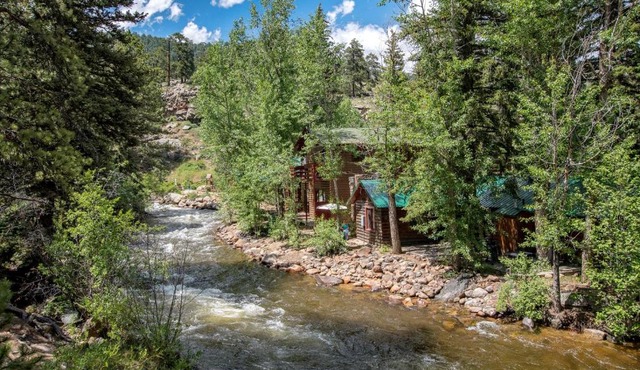 Swiftcurrent Lodge
