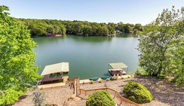 Swim & Boat Docks: Lakefront Gem in Bella Vista!