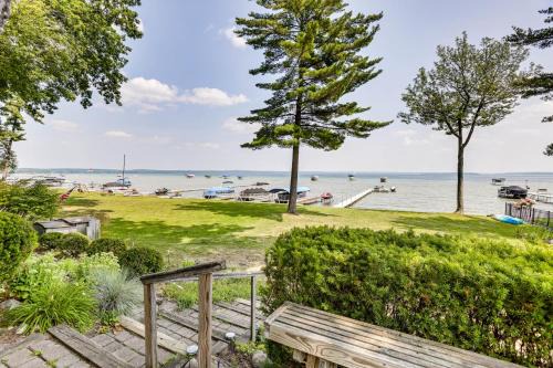 Swim, Fish & Boat: House on Stunning Higgins Lake!