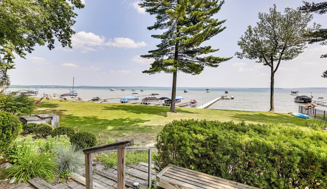 Swim, Fish & Boat: House on Stunning Higgins Lake!