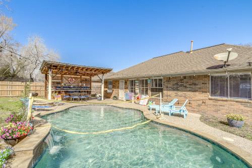 Swim & Unwind: Pet-Friendly Home in Spring!