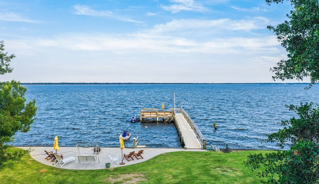 Swimmin’ Hole 2 - lakefront getaway with back porch living, dock & boat launch