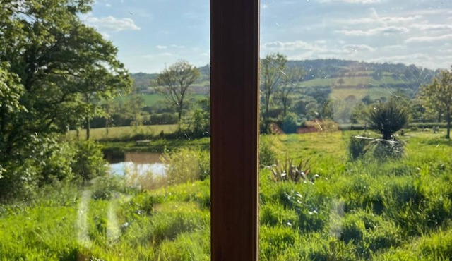 Swimming lake coast close cosy self contained hobbit house amazing walks &views,