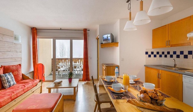 Swimming pool, terrace, balcony, parking, tv, ski locker, 35m², Luchon-Superbagnères