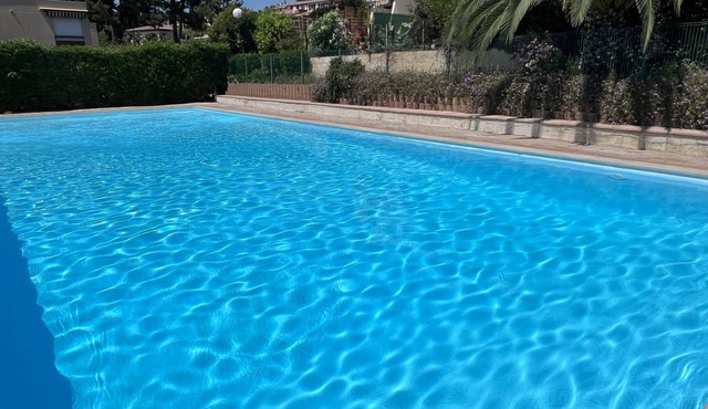 Swimming pool apartment near the sea French Riviera: Cannes, Nice and Monaco
