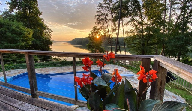 Swimming pool . Dock. Incredible View! Pontoon boat avlb