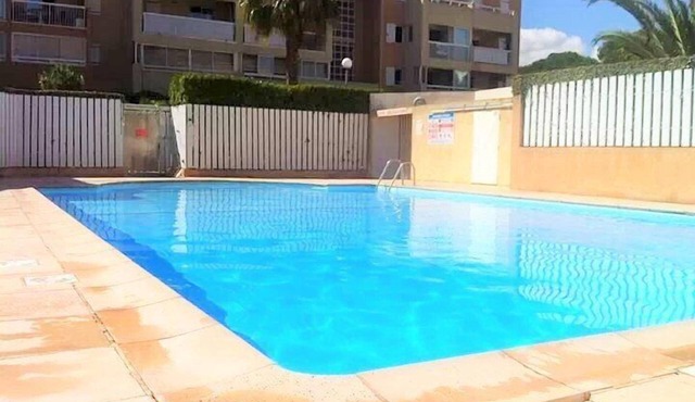 Swimming pool, nearby beaches, internet and private parking
