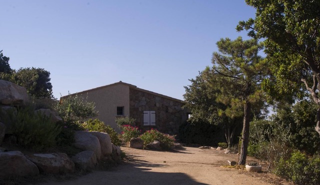 Swimming pool, comfort and unspoilt surroundings: everything you need to discover the far south is here.
