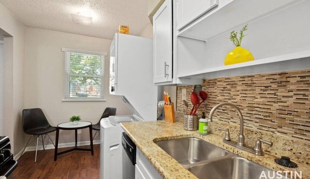 Swimming Pool Fun | Spectacular East Austin Rental