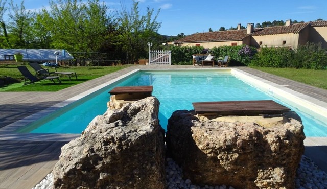 Swimming pool gite on a farm in Provence- La Louvière