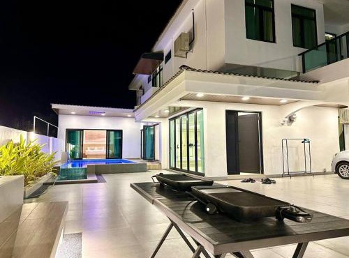 Swimming Pool Homestay