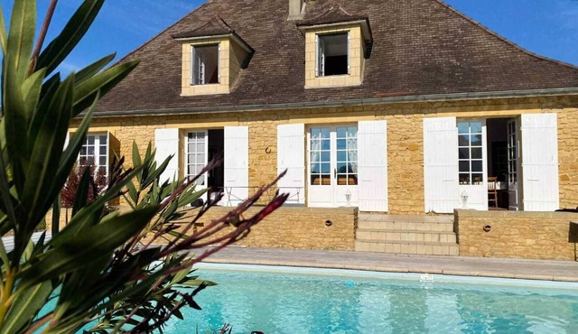 Swimming pool house, Bergerac, Sarlat