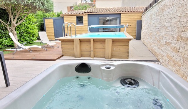Swimming pool, Jacuzzi, private garden. Avignon, L'isle-sur-sorgues, Luberon, Provence