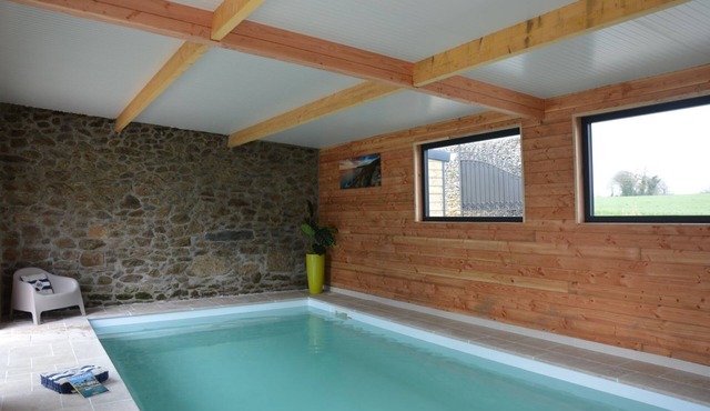 Swimming pool NOTHING BUT FOR YOU, covered, heated, 6 pers near St Malo BRETAGNE