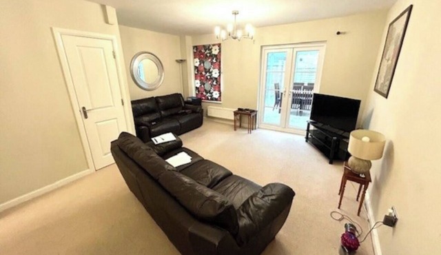 Swindon Cozy Central Home with Free Parking!